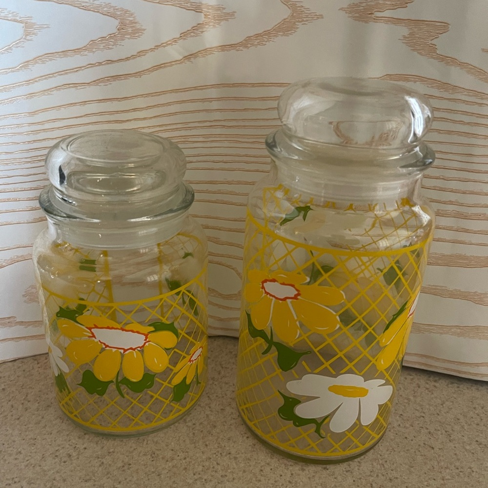 MCM Daisy Hildi Glass Canister Set of 2 By Anchor Hocking Lattice Pattern Vintag